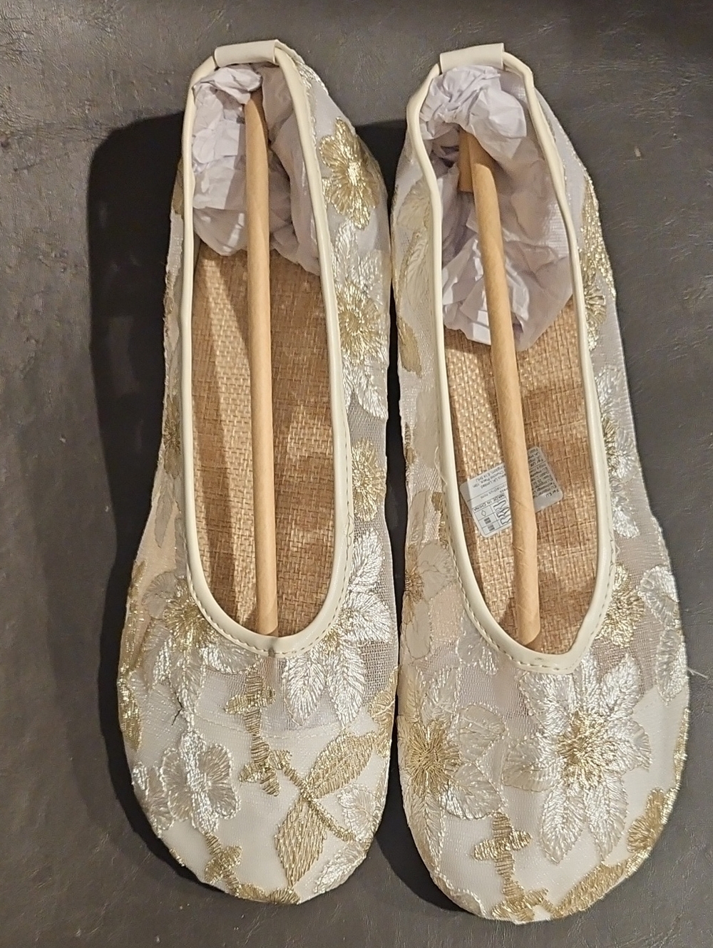 Elegant Women's Ivory and Gold Floral Ballet Flats